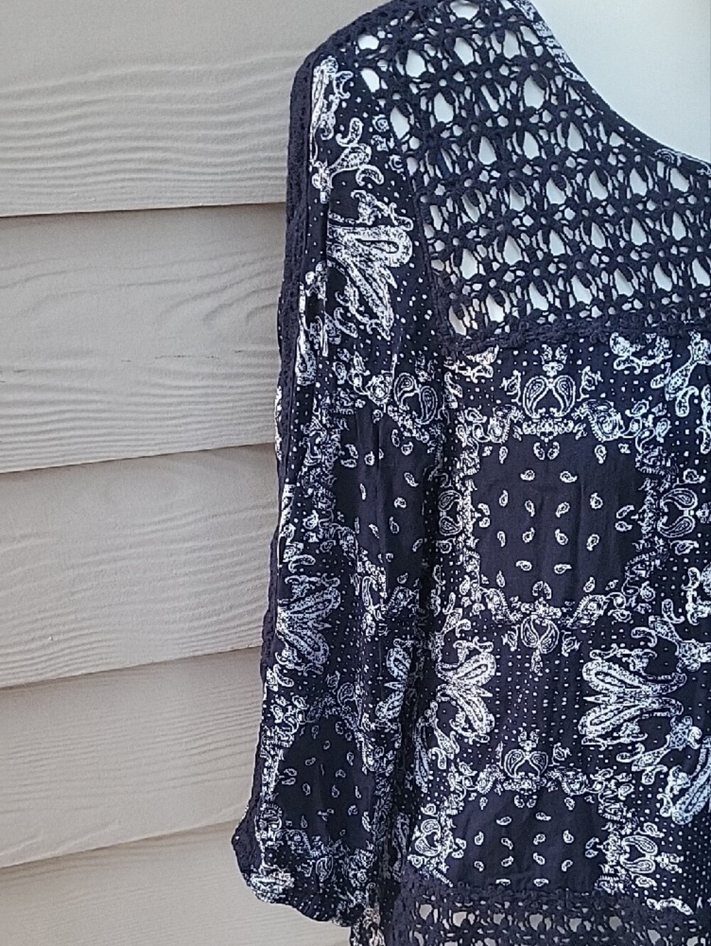 Solitaire Navy & White Printed Crochet Yoke Long Sleeve Top Women's Medium - Picture 4 of 16